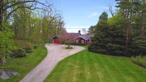 83 Beacon St, Marblehead, MA 01945