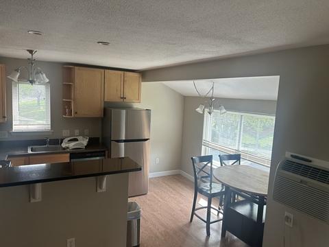 53 Saint Kolbe Dr #U:B, Holyoke, MA 01040