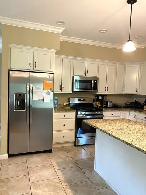 42 Kerry Dr, Springfield, MA 01118 photo 3