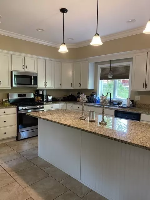 42 Kerry Dr, Springfield, MA 01118 photo 4
