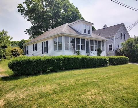 12 Clinton Ave, Swansea, MA 02777