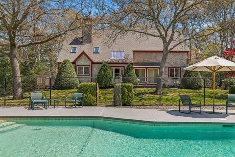 6 Peyton Pl, Falmouth, MA 02536