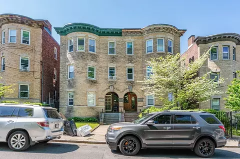 9 Chilcott Pl, Boston, MA 02130