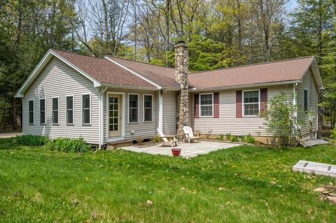 137 Norwich Lk, Huntington, MA 01050