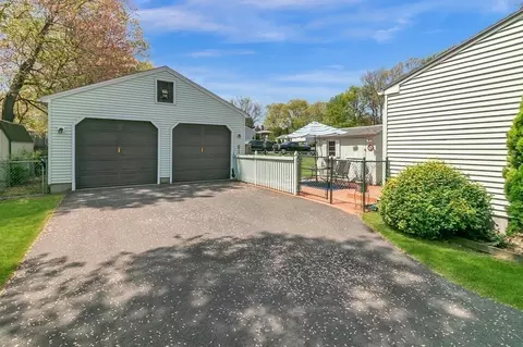 52 Hanson Dr, Springfield, MA 01128 photo 7