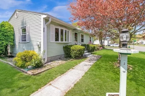 52 Hanson Dr, Springfield, MA 01128 photo 5