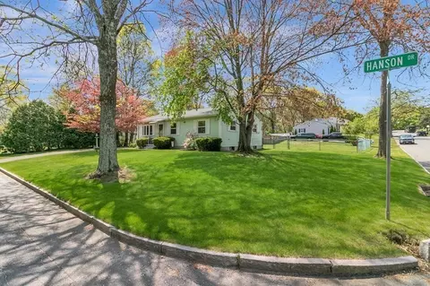 52 Hanson Dr, Springfield, MA 01128 photo 3
