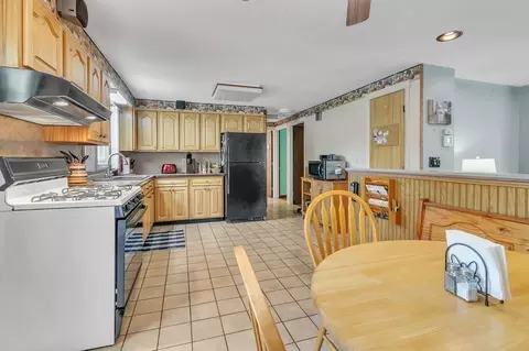 52 Hanson Dr, Springfield, MA 01128 photo 16