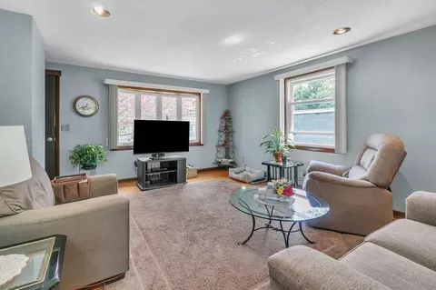 52 Hanson Dr, Springfield, MA 01128 photo 9