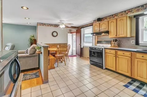 52 Hanson Dr, Springfield, MA 01128 photo 14