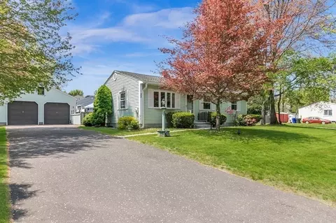 52 Hanson Dr, Springfield, MA 01128 photo 6