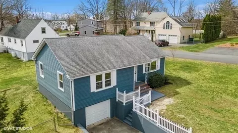14 Stanley Ave, Dracut, MA 01826