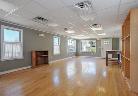 17 Rockland Cir, Hull, MA 02045
