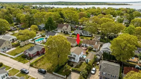 9 Grant St, Wareham, MA 02571 photo 2