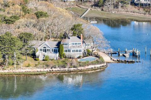 35 Peyton Pl, Falmouth, MA 02536