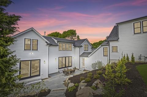 2 Whittier Rd, Marblehead, MA 01945 photo 4