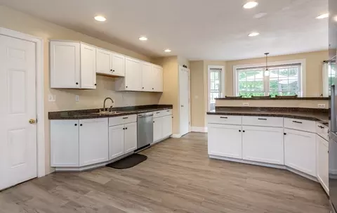 32 Christinas Path, Raynham, MA 02767 photo 11