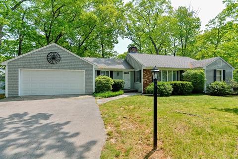 21 Wagon Wheel Rd, North Attleboro, MA 02760