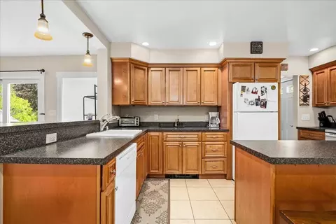 493 Main St, Leicester, MA 01611 photo 4