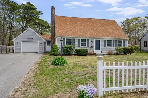 40 Hillcrest Dr, Harwich, MA 02645