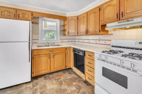 122 Prentice St, Springfield, MA 01104 photo 6