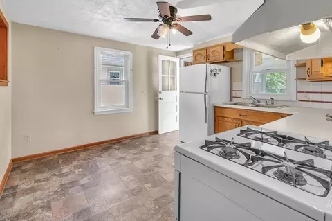 122 Prentice St, Springfield, MA 01104 photo 4