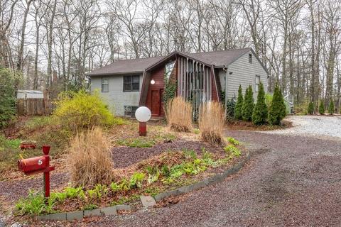 5 Peters Pond Dr, Sandwich, MA 02644
