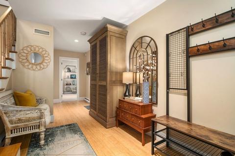 384 Washington St #E, Somerville, MA 02143