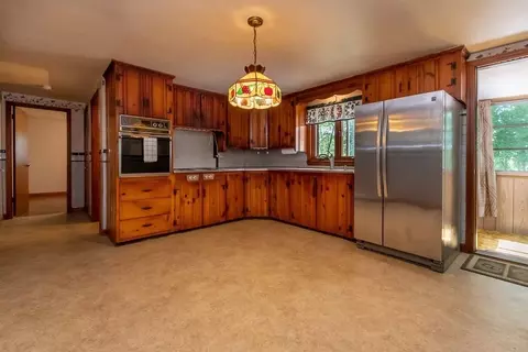 16 Ellen St, Webster, MA 01570 photo 4