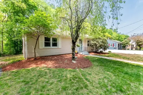 16 Ellen St, Webster, MA 01570 photo 2