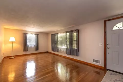 16 Ellen St, Webster, MA 01570 photo 7