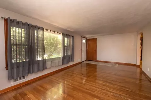 16 Ellen St, Webster, MA 01570 photo 8