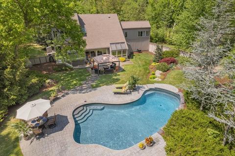 23 Crockett Rd, Upton, MA 01568