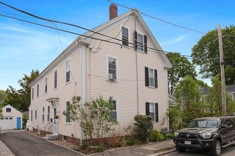 21 Collins St, Newburyport, MA 01950