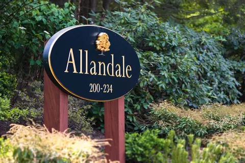 232 Allandale Rd #1D, Boston College, MA 02467