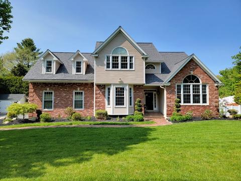 1 Blossom Ln, Ashland, MA 01721
