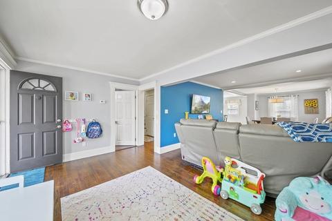 26 Fellows St, Danvers, MA 01923 photo 6