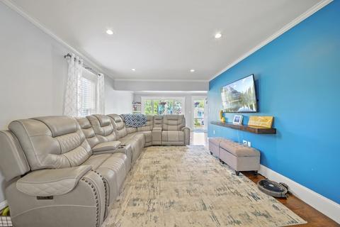 26 Fellows St, Danvers, MA 01923 photo 3