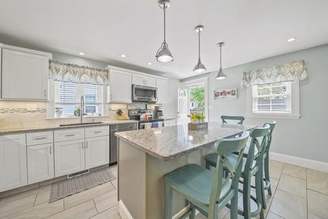 26 Fellows St, Danvers, MA 01923 photo 11