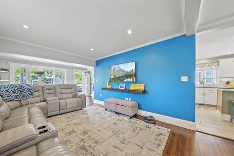 26 Fellows St, Danvers, MA 01923 photo 4