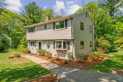 55 Winslow Rd, Reading, MA 01867 photo 2