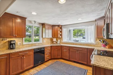 55 Winslow Rd, Reading, MA 01867 photo 7