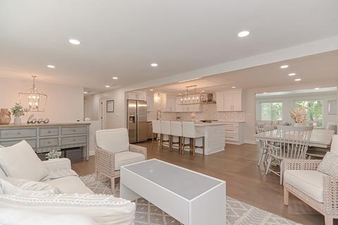 64 High St, Medfield, MA 02052