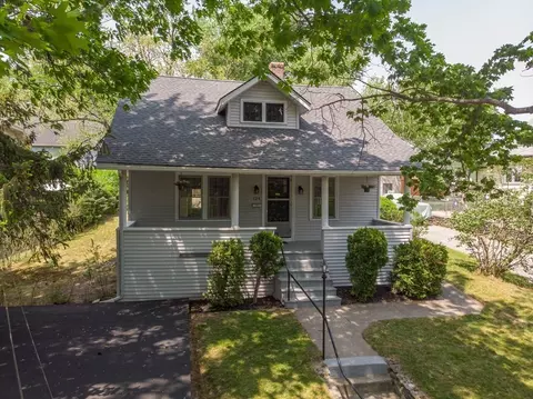 124 Clover St, Worcester, MA 01603 photo 2
