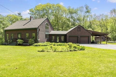 1045 Willis Rd, Phillipston, MA 01331