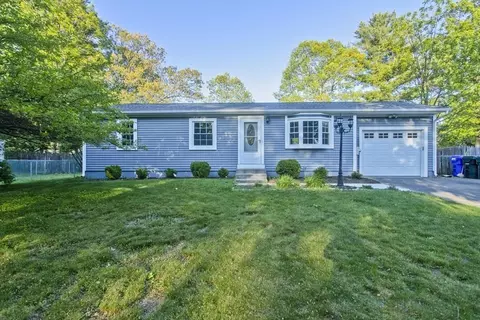75 Saffron Cir, Springfield, MA 01129 photo 2