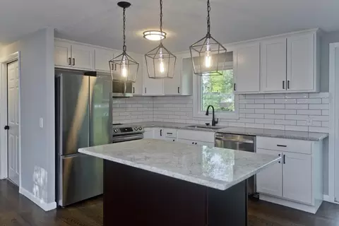 75 Saffron Cir, Springfield, MA 01129 photo 4