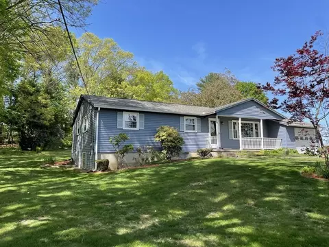 8 Comrie Rd, Auburn, MA 01501 photo 2