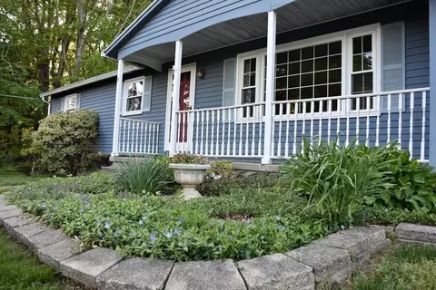 8 Comrie Rd, Auburn, MA 01501 photo 3