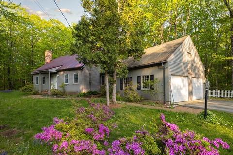 29 Poor Richards Dr, Bow, NH 03304